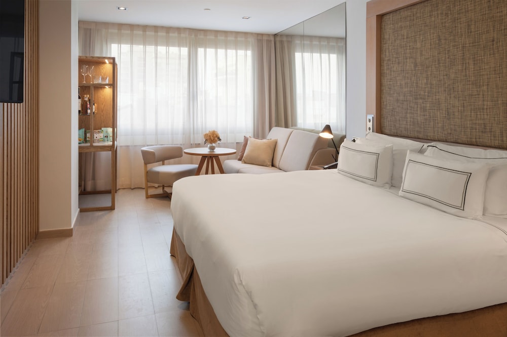 The Level, Junior Suite, King Bed