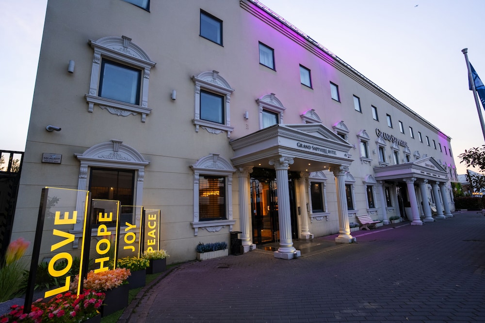 Grand Sapphire Hotel 28/35