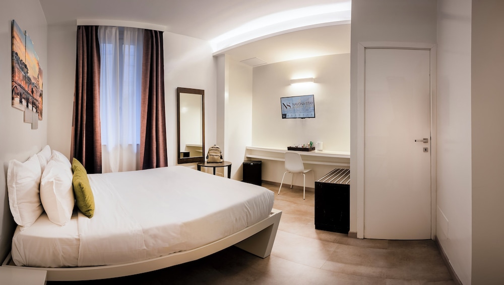 NAVONA SUITES 30/52