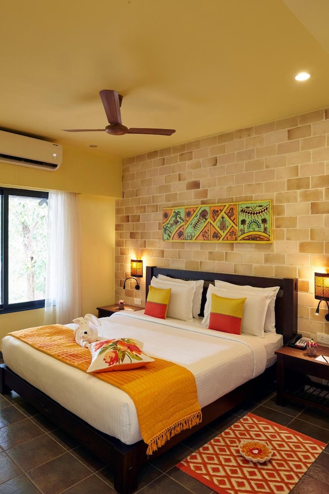 Club Mahindra Kanha 5/17