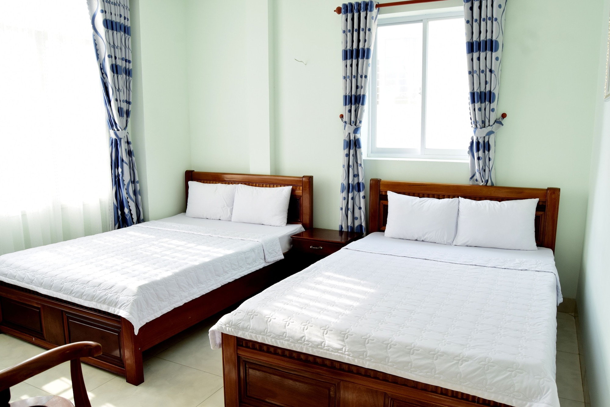 ROOM, QUADRUPLE