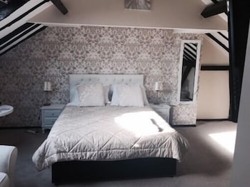 Coach House Hotel 9/60