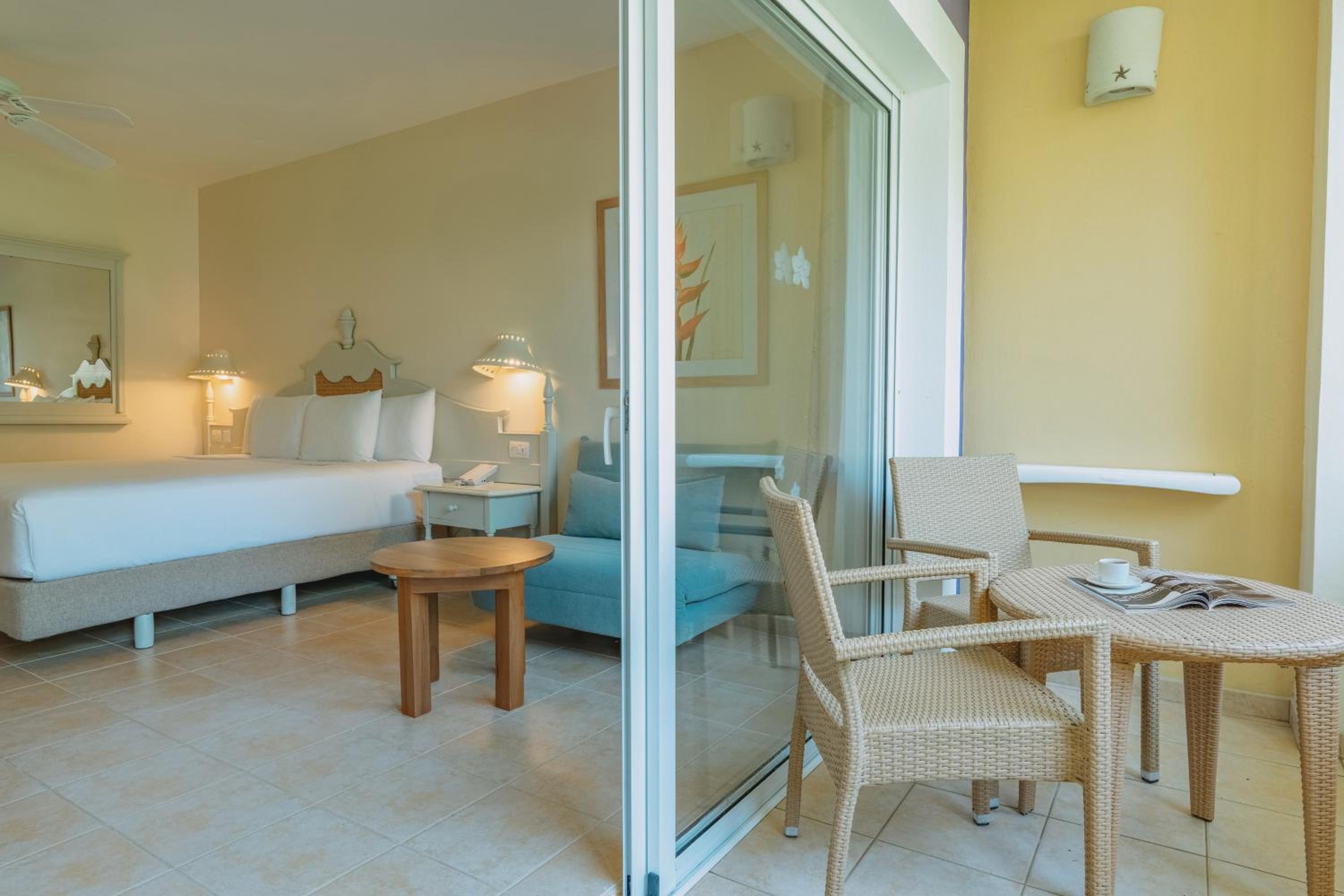 Premium, 2 Queen Beds, Tropical View