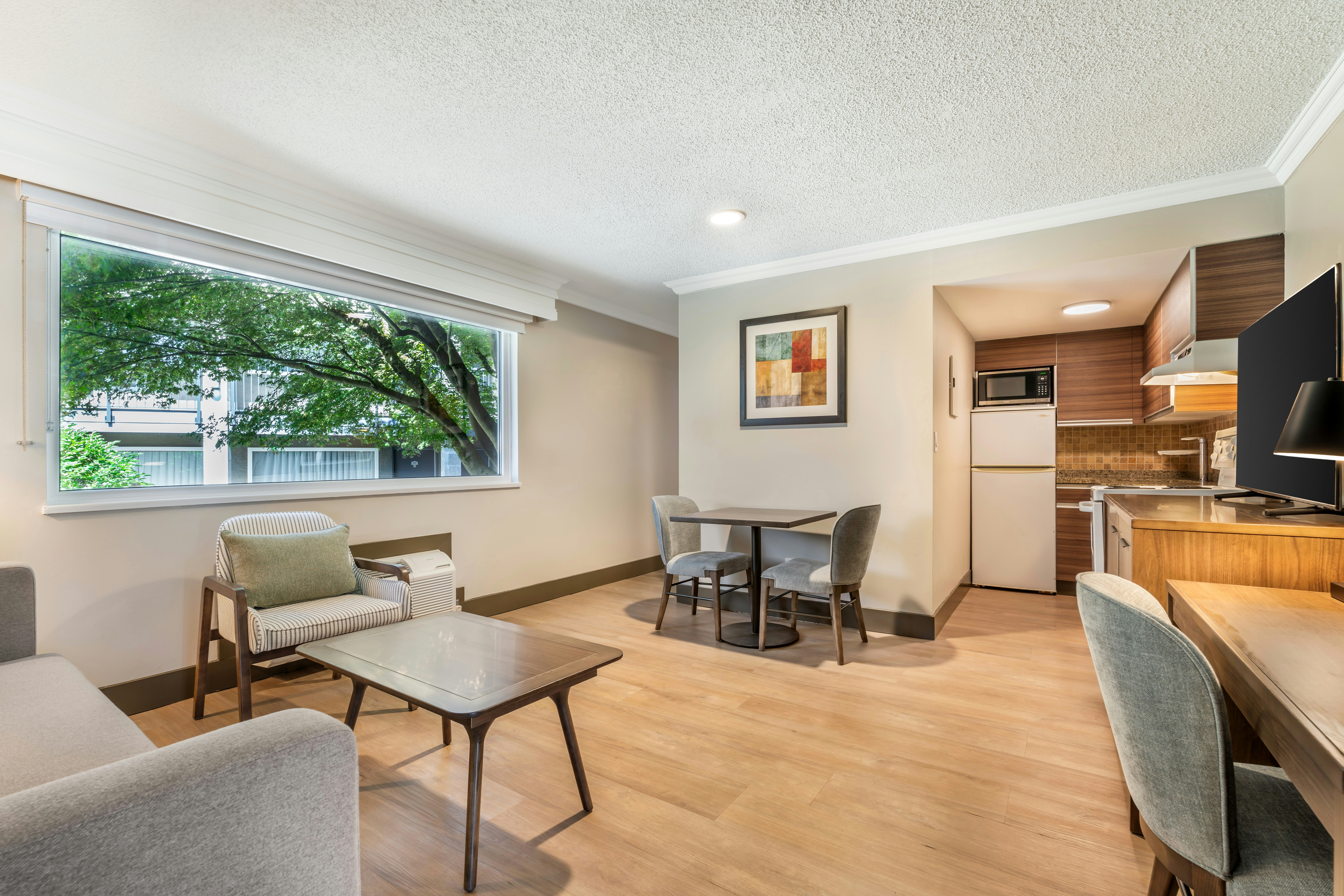 Best Western Plus Burnaby Hotel 54/76