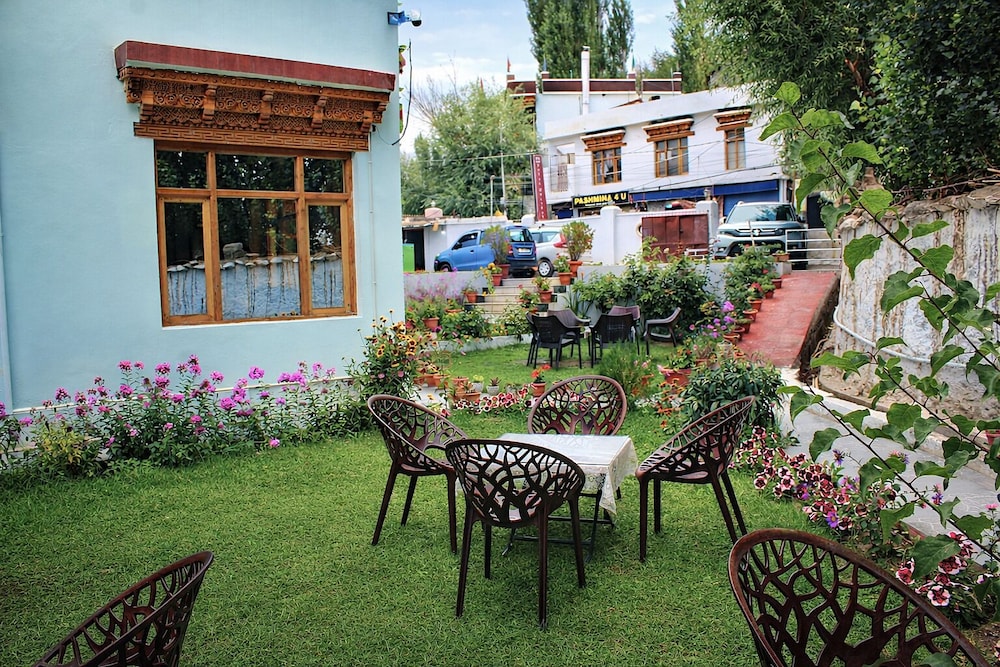 Royal Holiday Leh 35/43