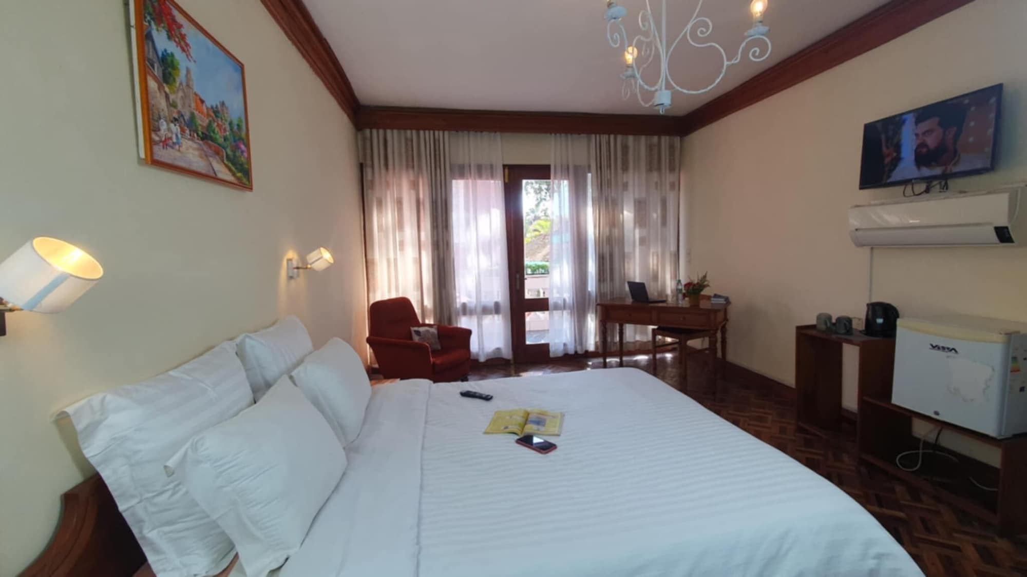Superior, Studio, Queen Bed