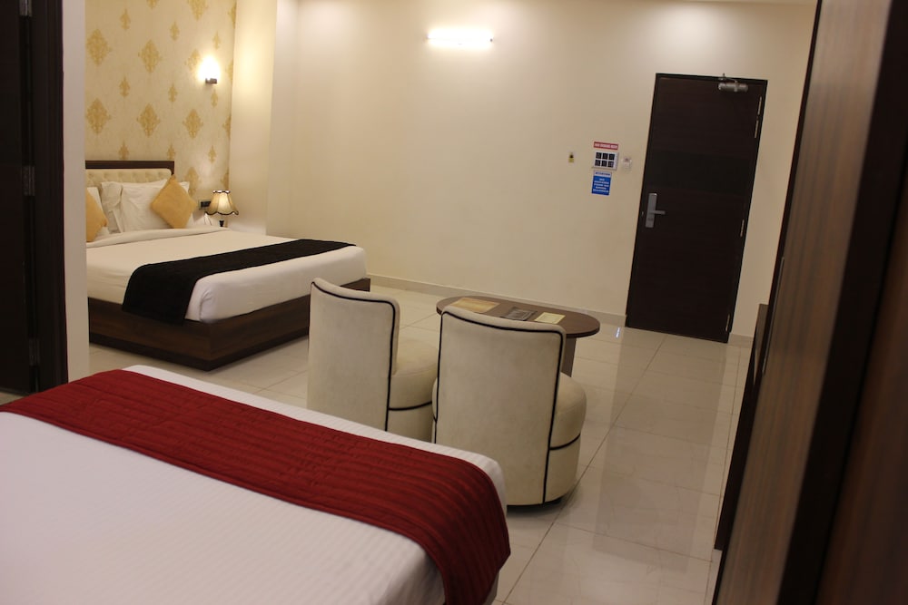 T S Royal Grand Hotel 18/33