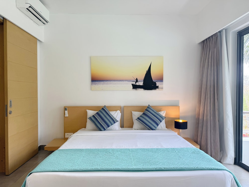 2 Bedrooms, Apartment, 2 King Beds, Murphy Bed, Garden View