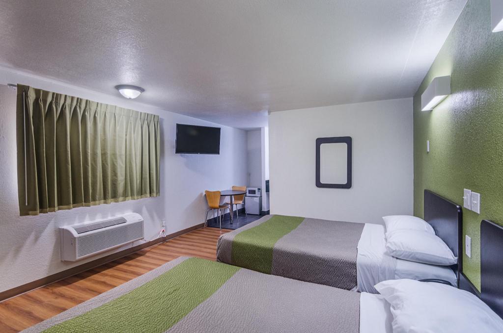 2 Full Beds - Smoking, Micfridge