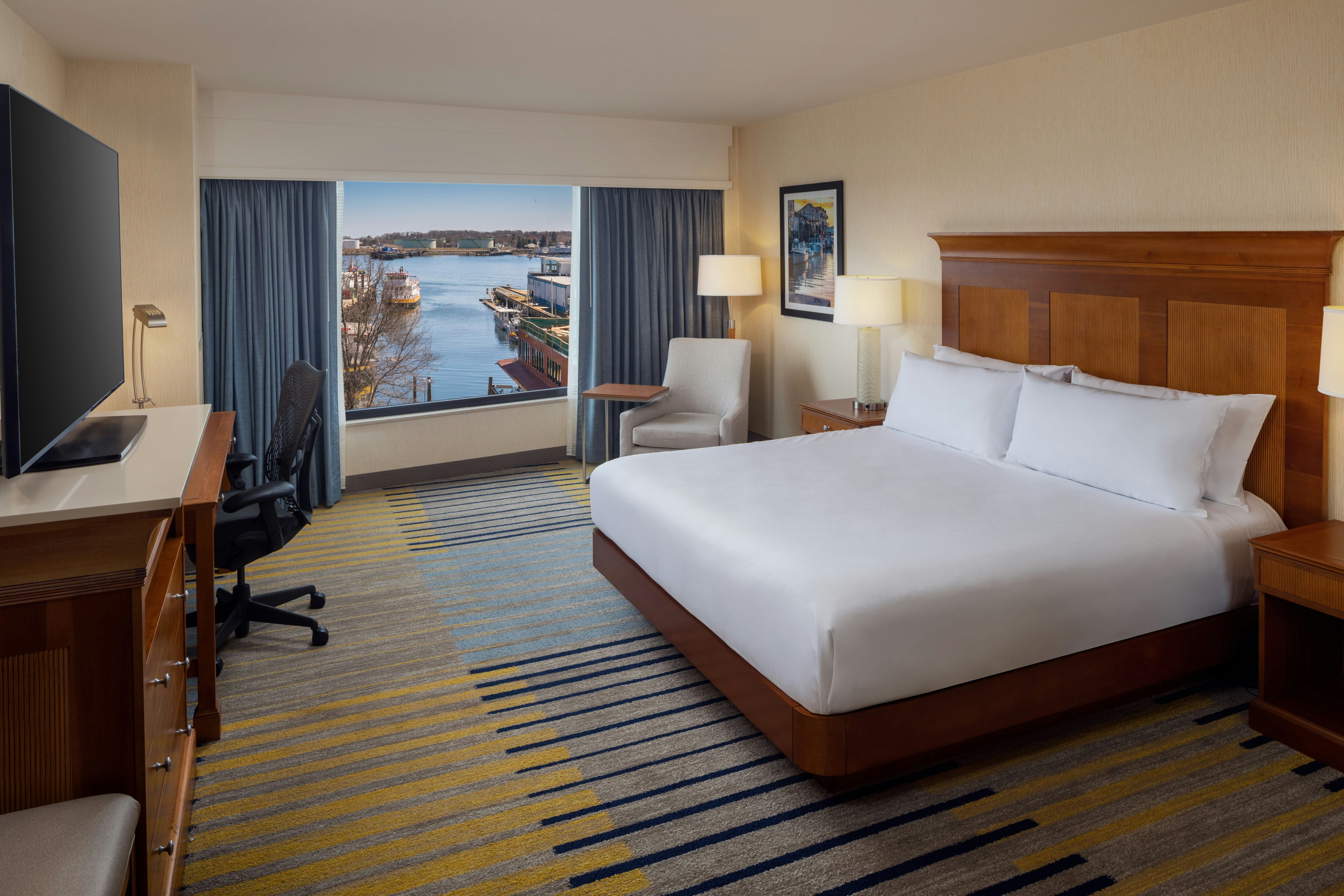Deluxe, King Bed, Water View