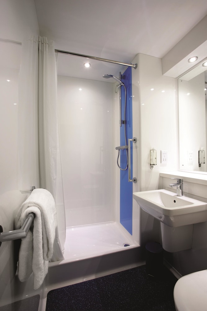 Travelodge Plus - Galway City 40/41