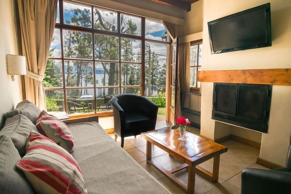 PAILAHUE LODGE & CABANAS 61/80