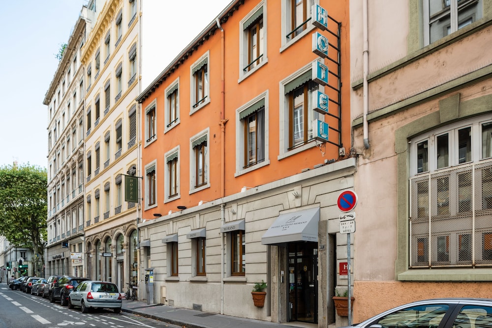 HOTEL AU PATIO MORAND photo1