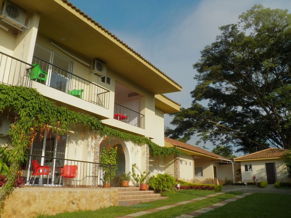 Casa Santa Monica Pance 4/67