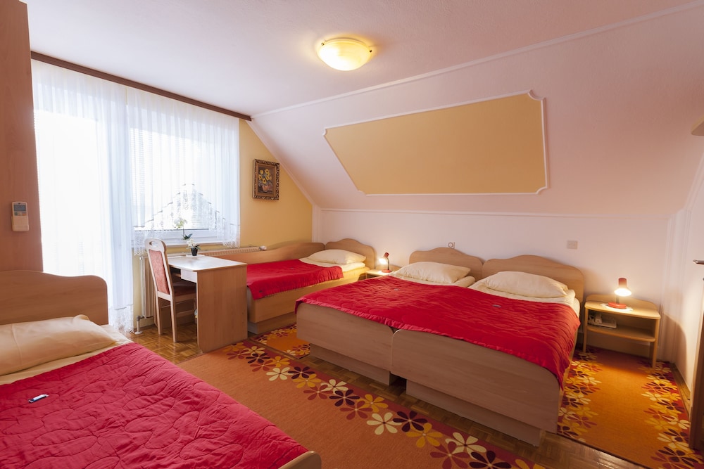 Rooms and Apartments Jana 18/76