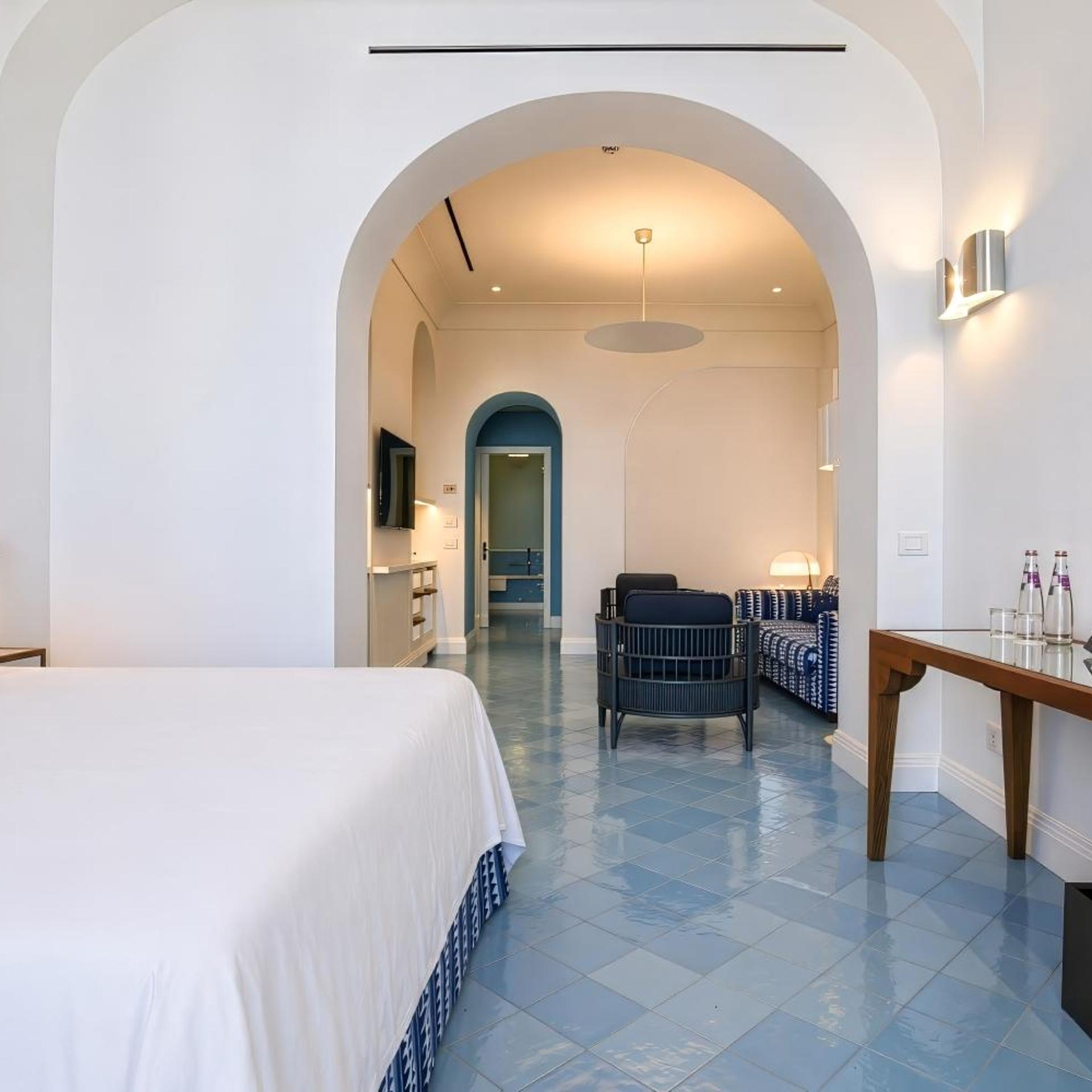 جناح بسرير كينج بإطلالة على البحر، Grand Hotel Europa Palace 2/6