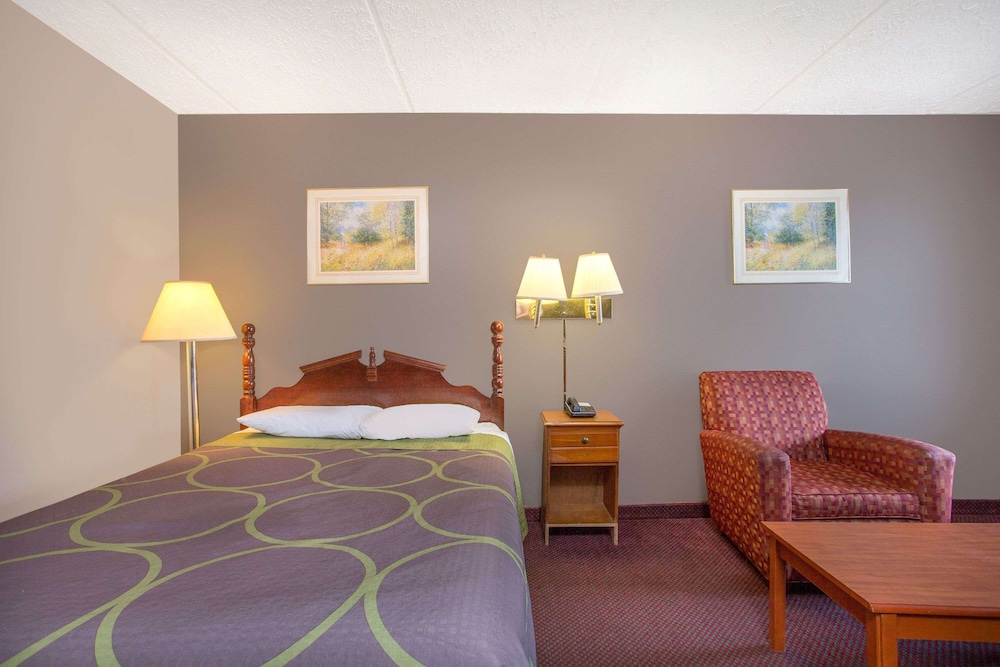 Rodeway Inn Glade Spring 17/24