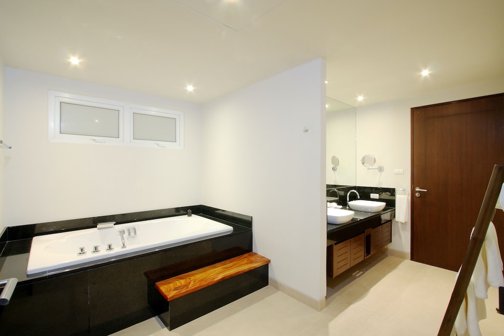 Selina Serenity Rawai Phuket 40/50