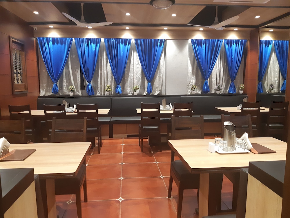Hotel Madni Royale 38/50