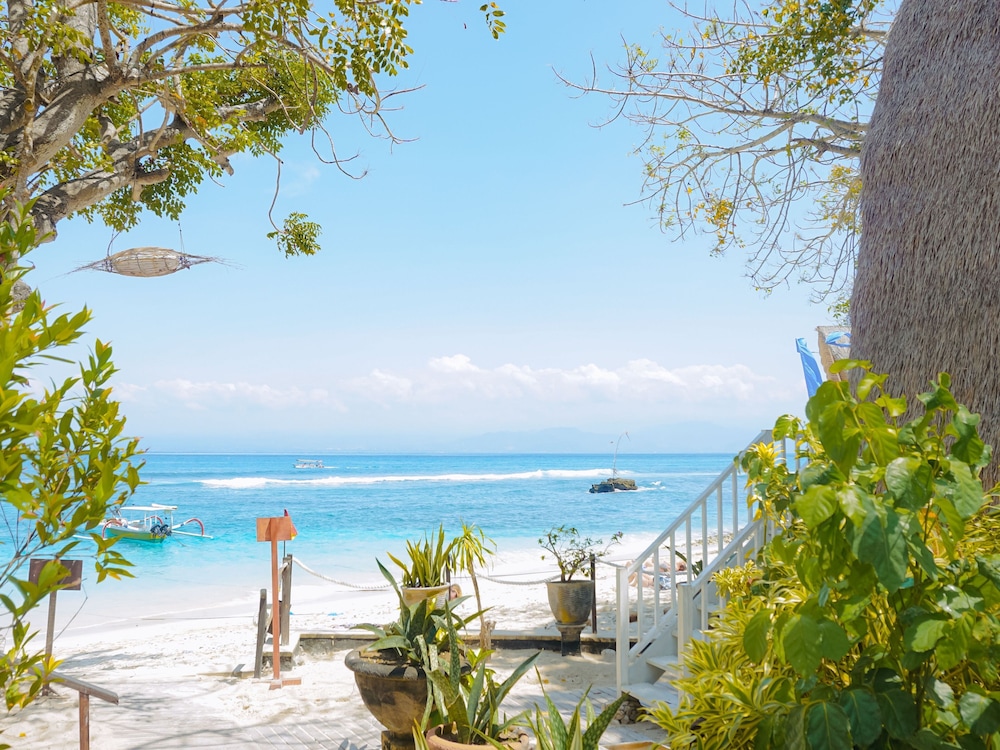 Hai Tide Beach Resort 72/74