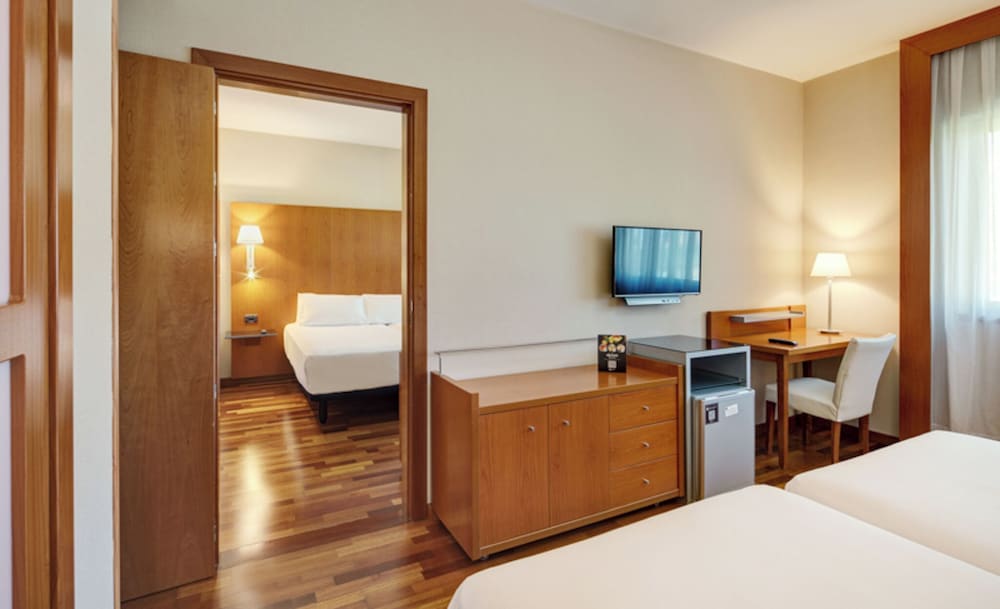 غرفة كلاسيكية ثلاثية بفراش فوتون وسريرين منفصلين مع سرير إضافي، Sercotel Ab Arganda 5/6