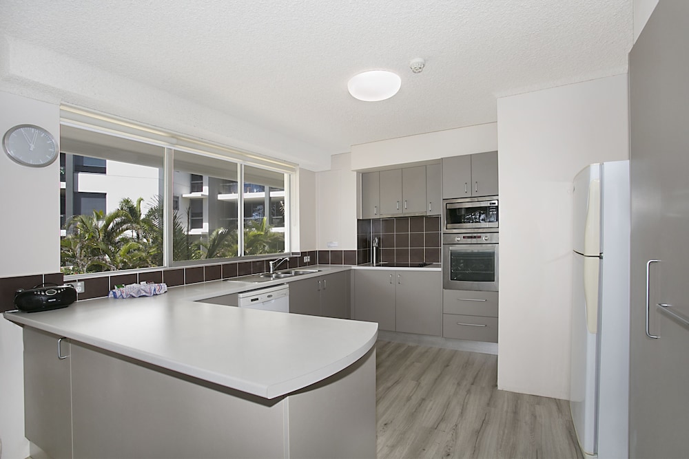 Solnamara Beachfront Apartments 9/75