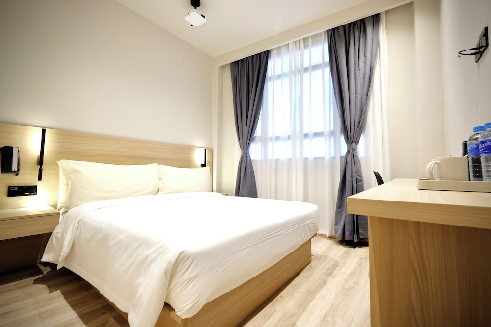 Rest Bugis Hotel 25/73