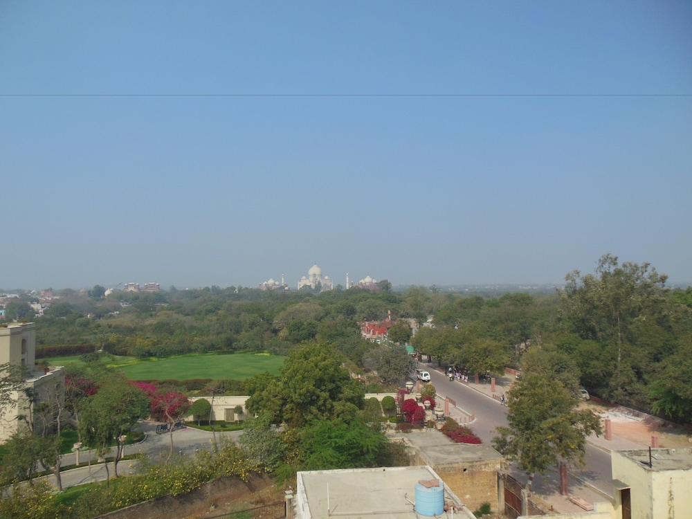 TAJ PLAZA HOTEL 47/51