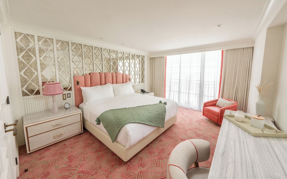 Palm, King Bed