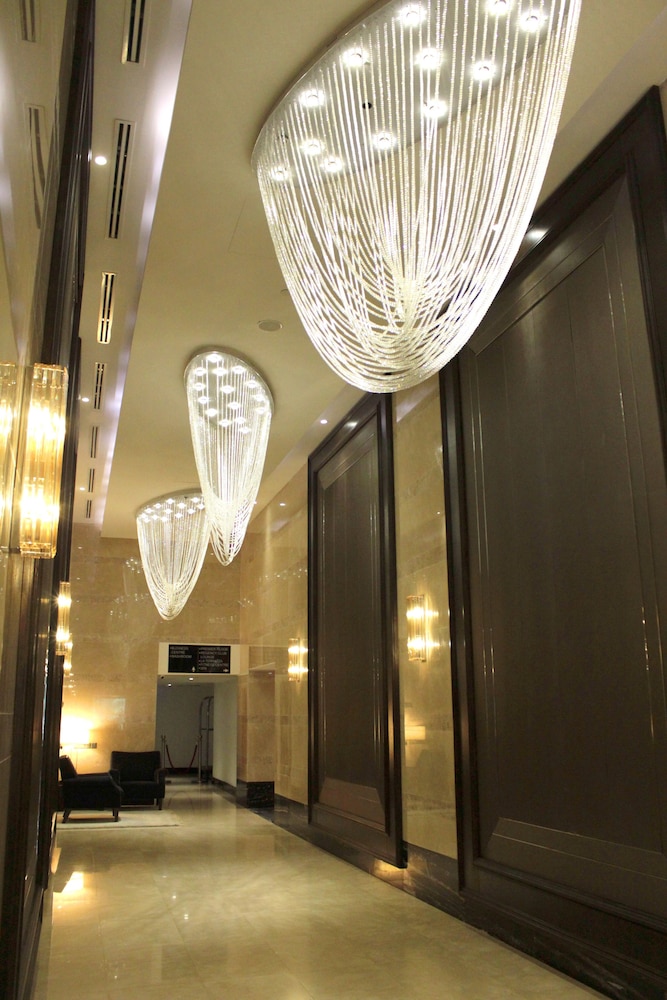 Pacific Regency Hotel Suites 45/70