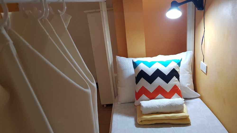 Crossroads Hostel Manila 20/46