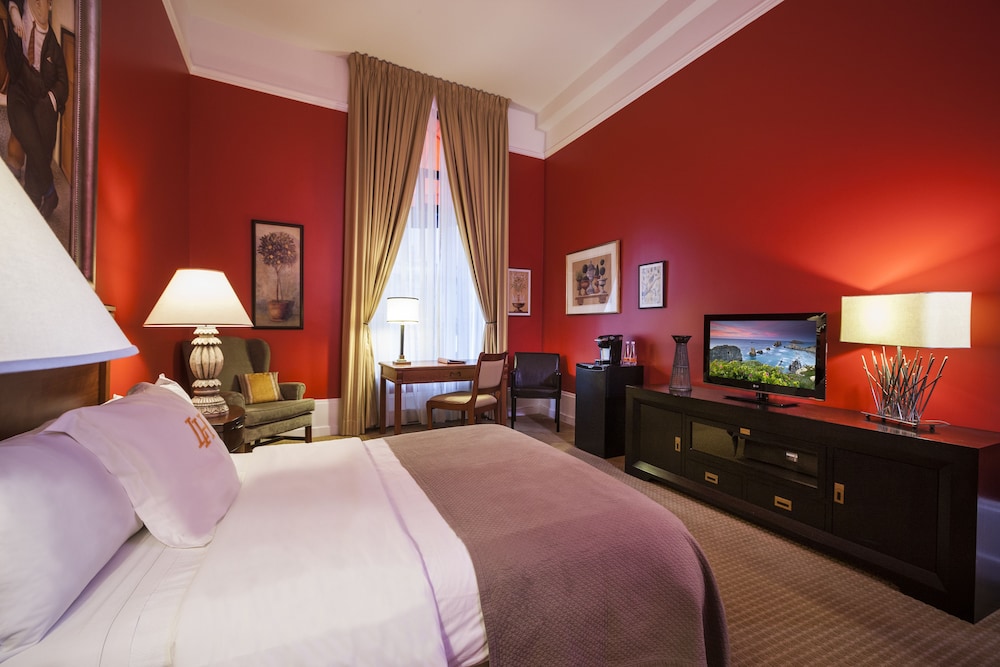 SUPERIOR, QUEEN BED