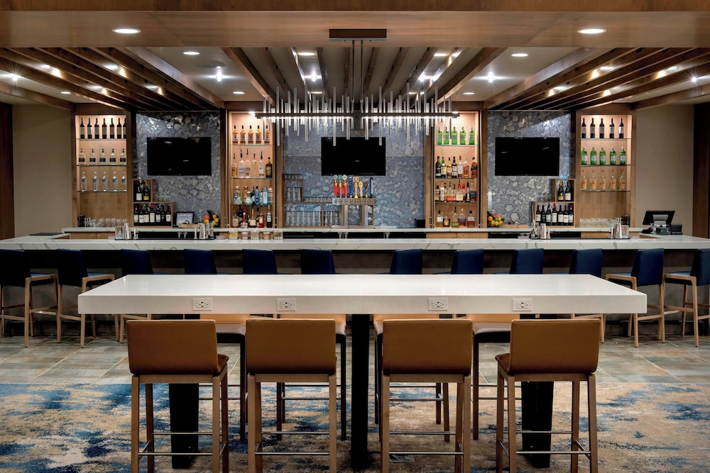 Delta Hotels By Marriott Utica 37/57