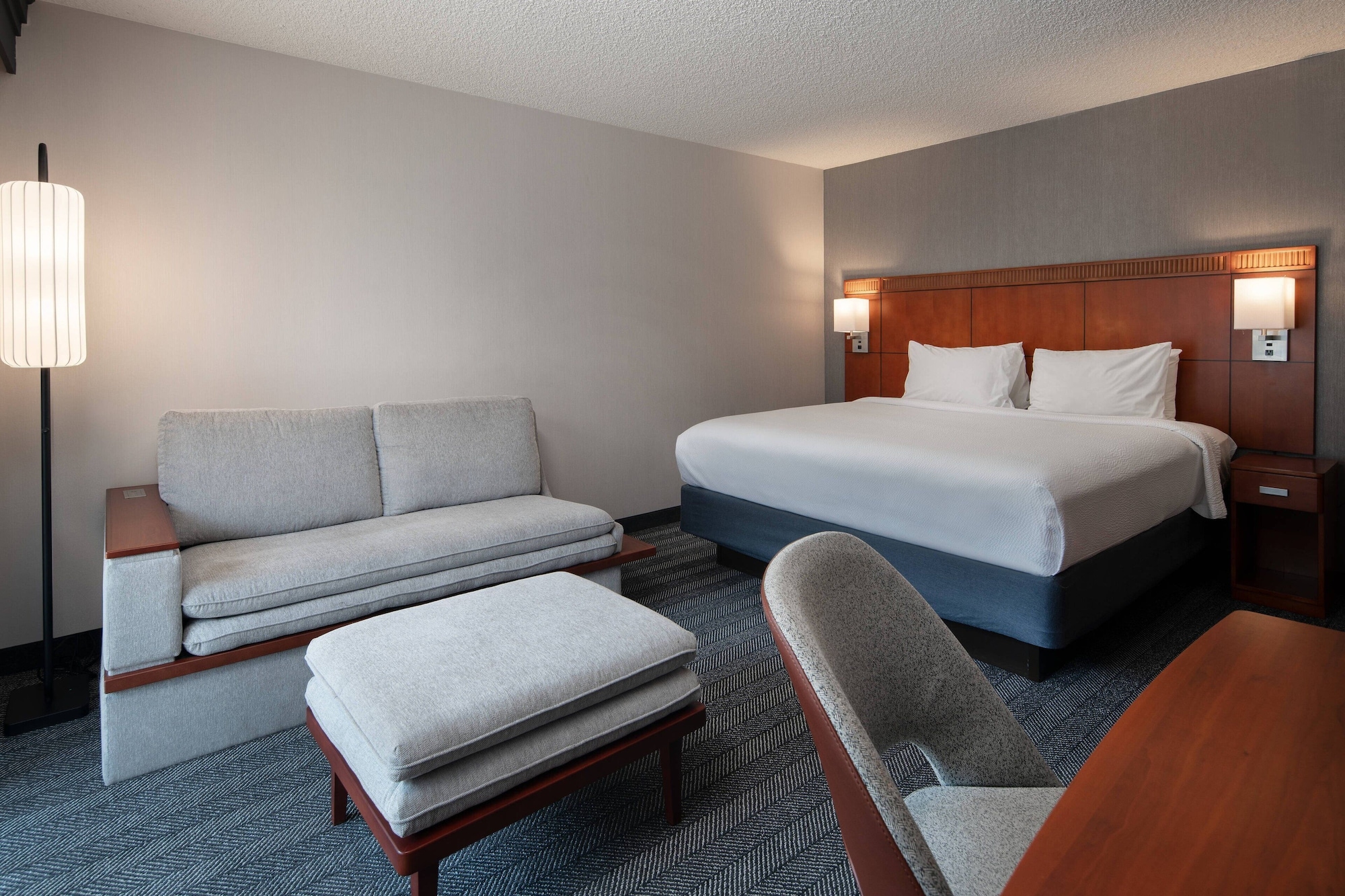Room at COURTYARD BY MARRIOTT FRESNO, FRESNO - CA