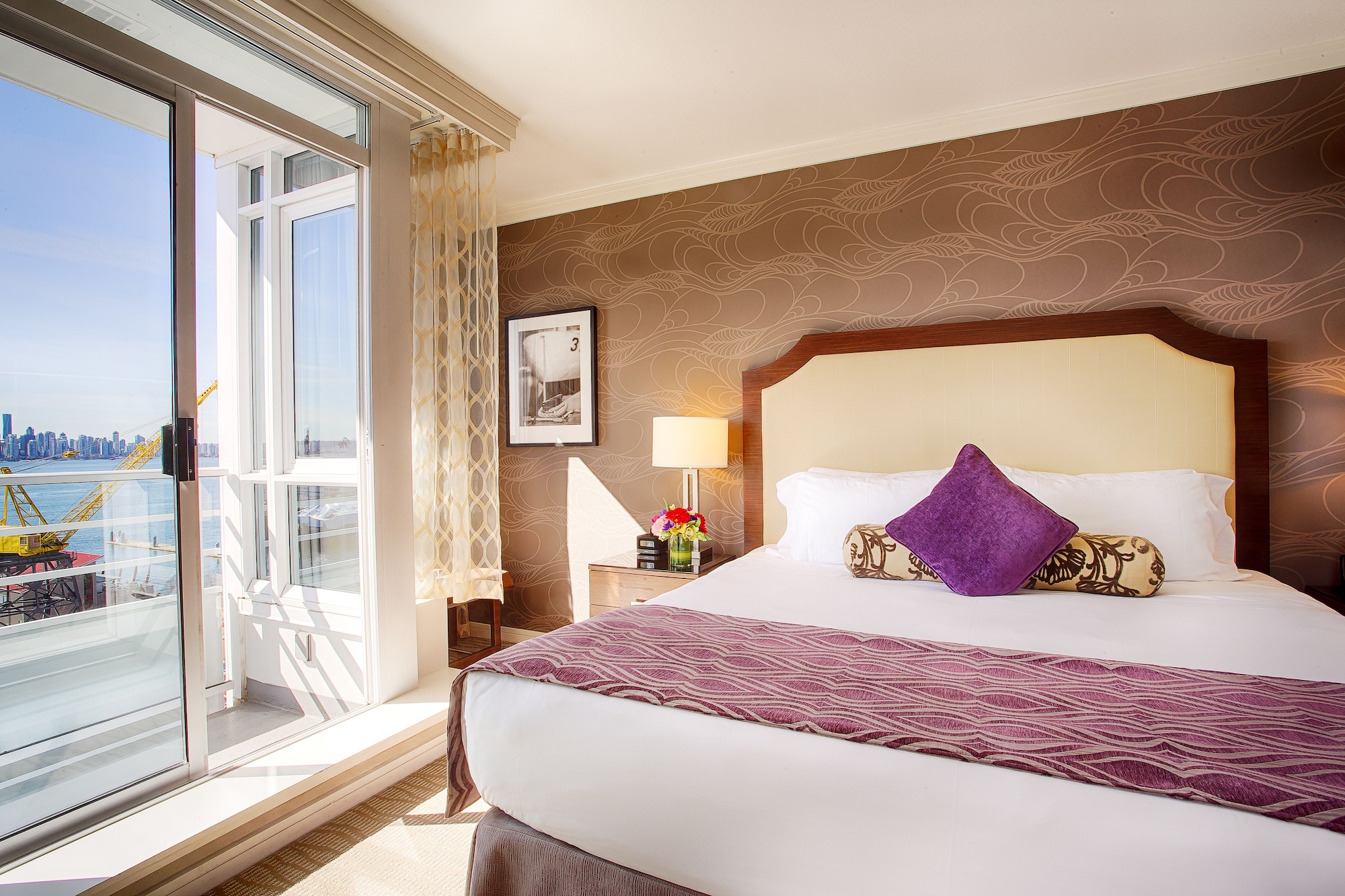 SUPERIOR, KING BED, PARTIAL HARBOUR VIEW, HARBOUR VIEW