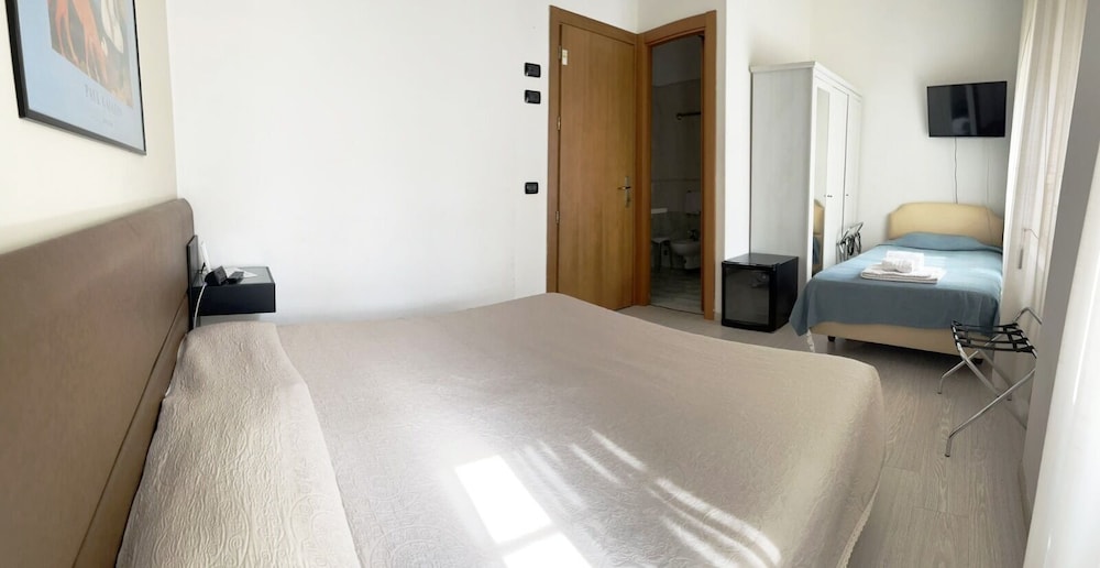 غرفة ثلاثية بثلاثة أسرّة بحمام خاص، Hotel Molise 2 6/10