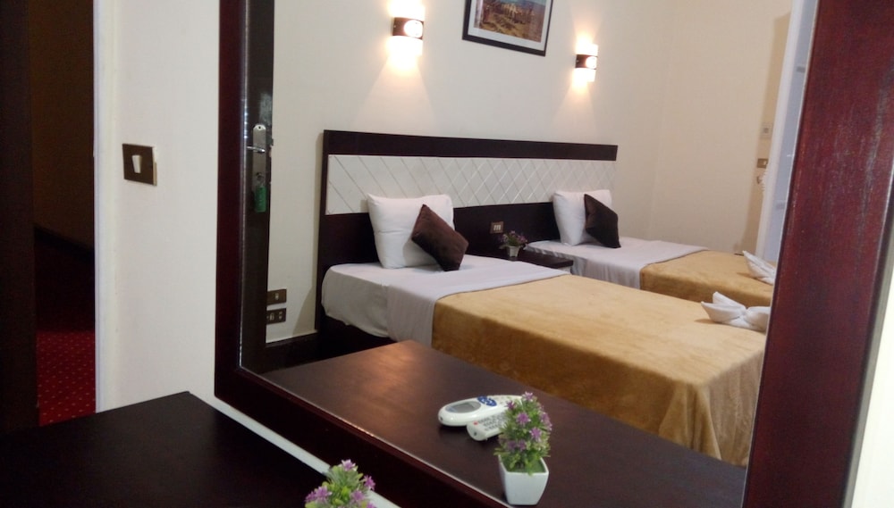 Cairo Paradise Hotel 11/50