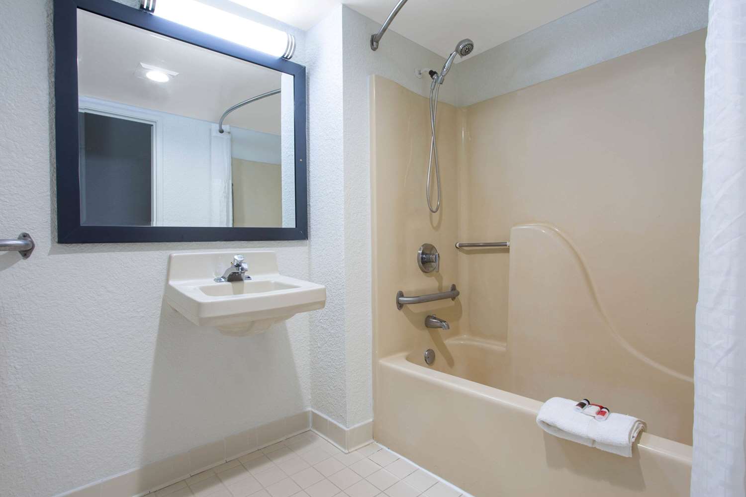 Days Inn by Wyndham Absecon Atlantic City Area 39/39