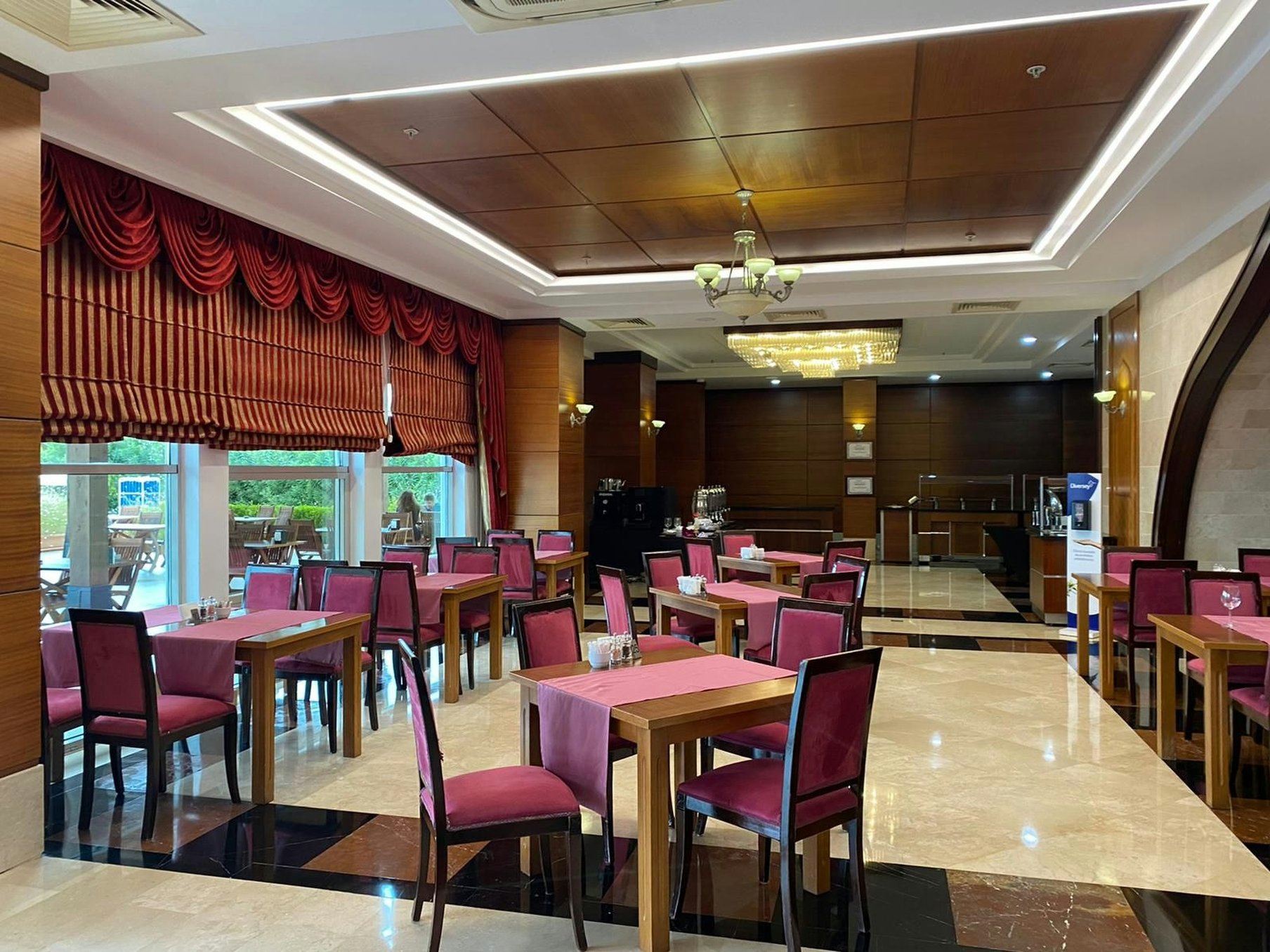 Crowne Plaza Antalya 64/83