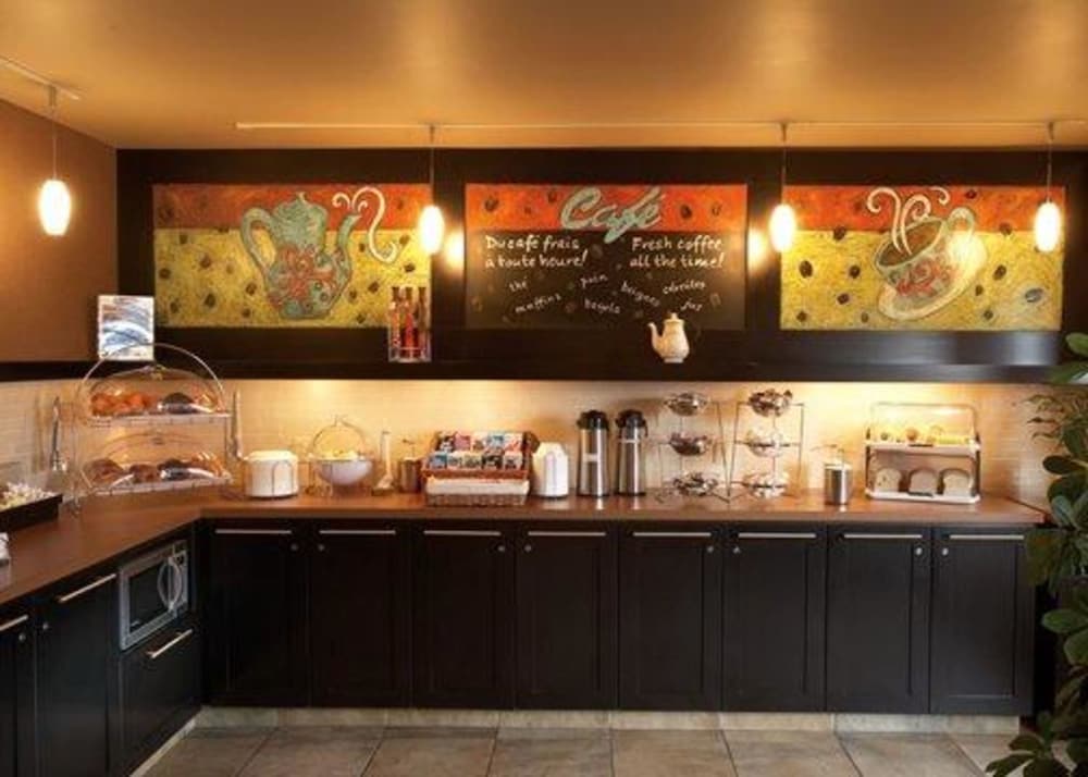 Quality Inn & Suites P.E. Trudeau Airport 2/26
