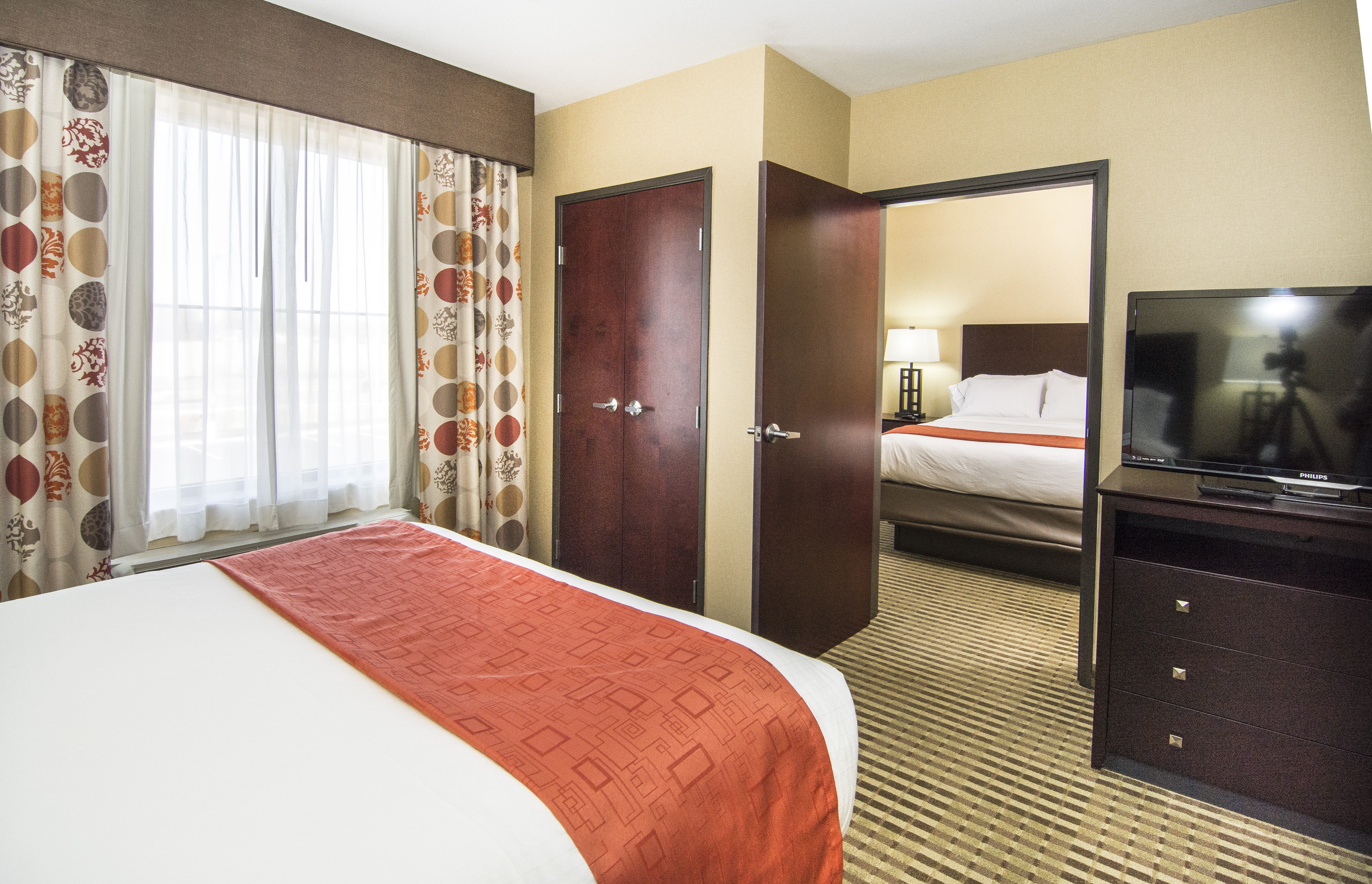 Holiday Inn Express Suites Elkton University Area 7/19