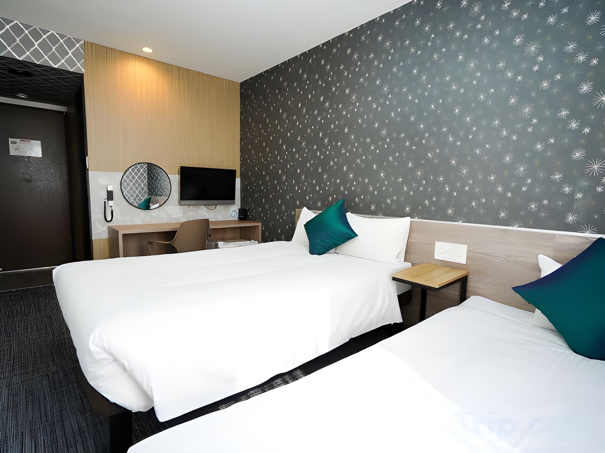 Compact, Twin Beds, Annex