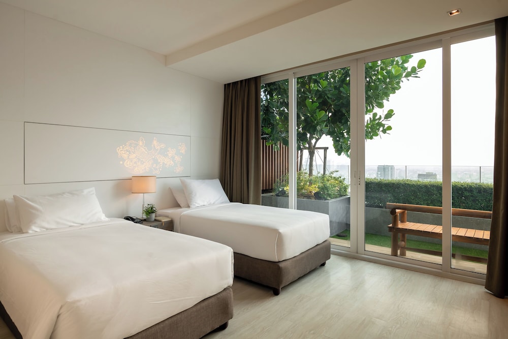 2 Bedrooms, Zen, Garden, Suite, 1 King and 1 Single Beds