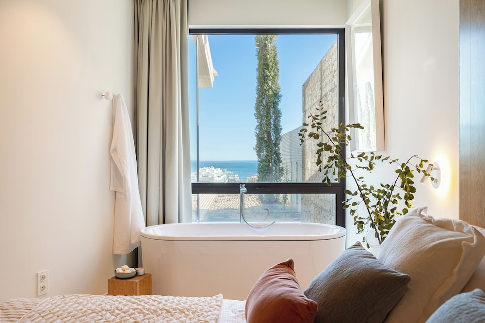 Leiro Residences 25/50