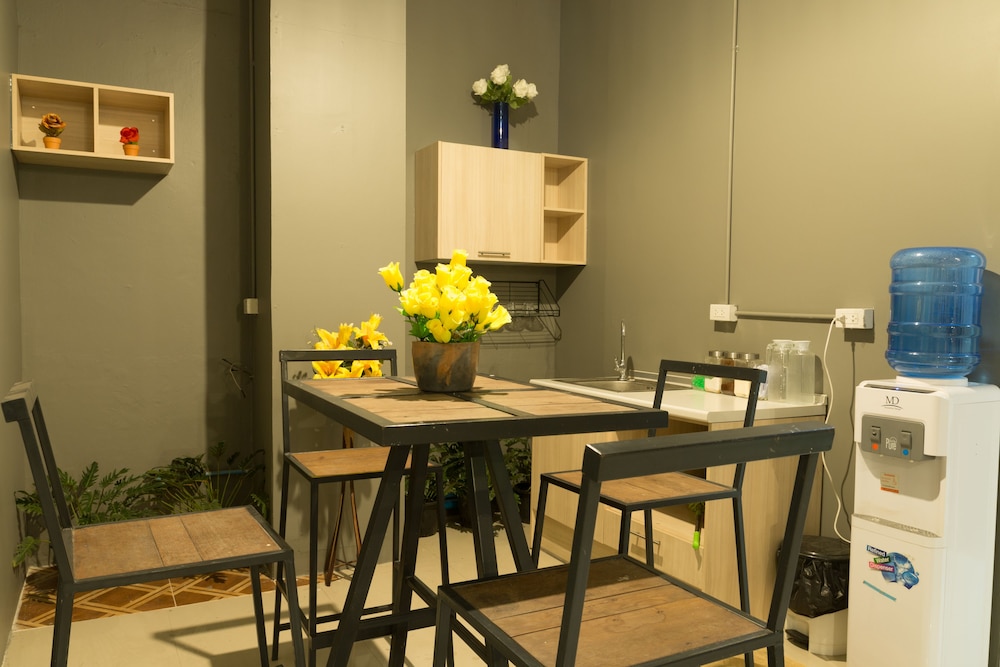 Iris Hostel 36/40