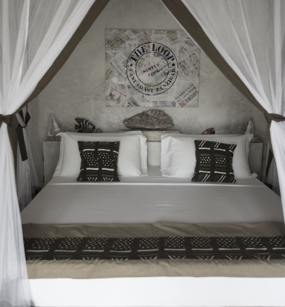 DESIGN, KING BED, POOL VIEW, PRIVATE BATHROOM