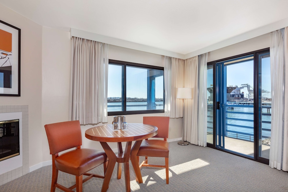Waterfront Hotel - JDV by Hyatt 37/55
