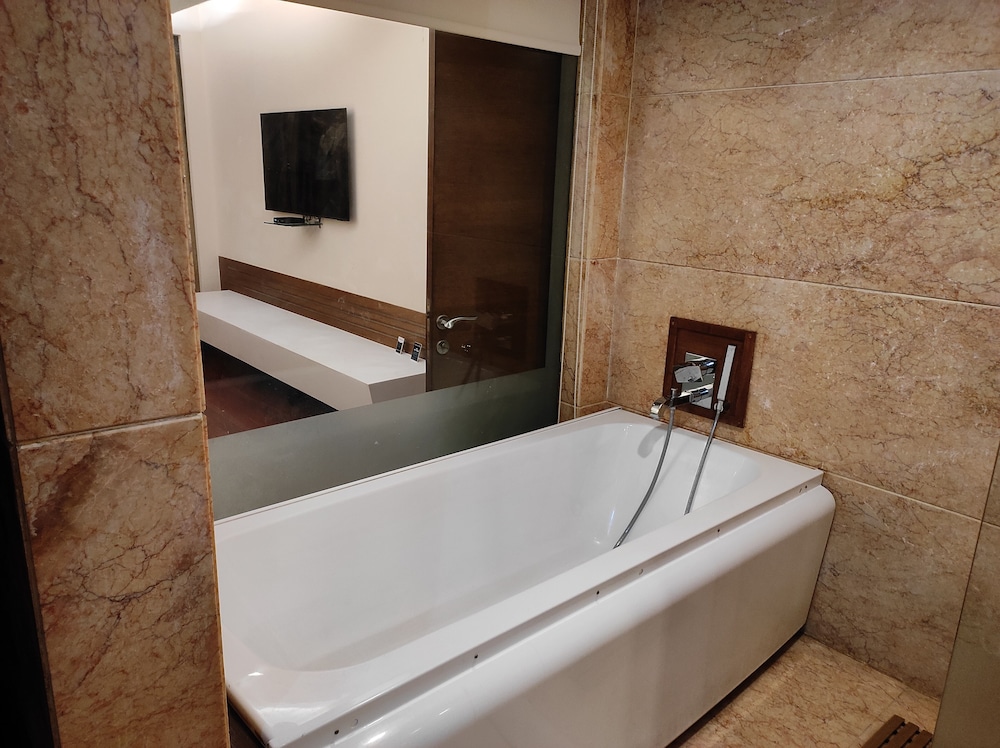 GOLDEN TULIP LUCKNOW 39/39