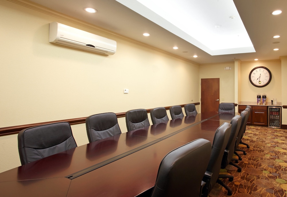 Holiday Inn Express Hotel Suites Deer Park 34/44