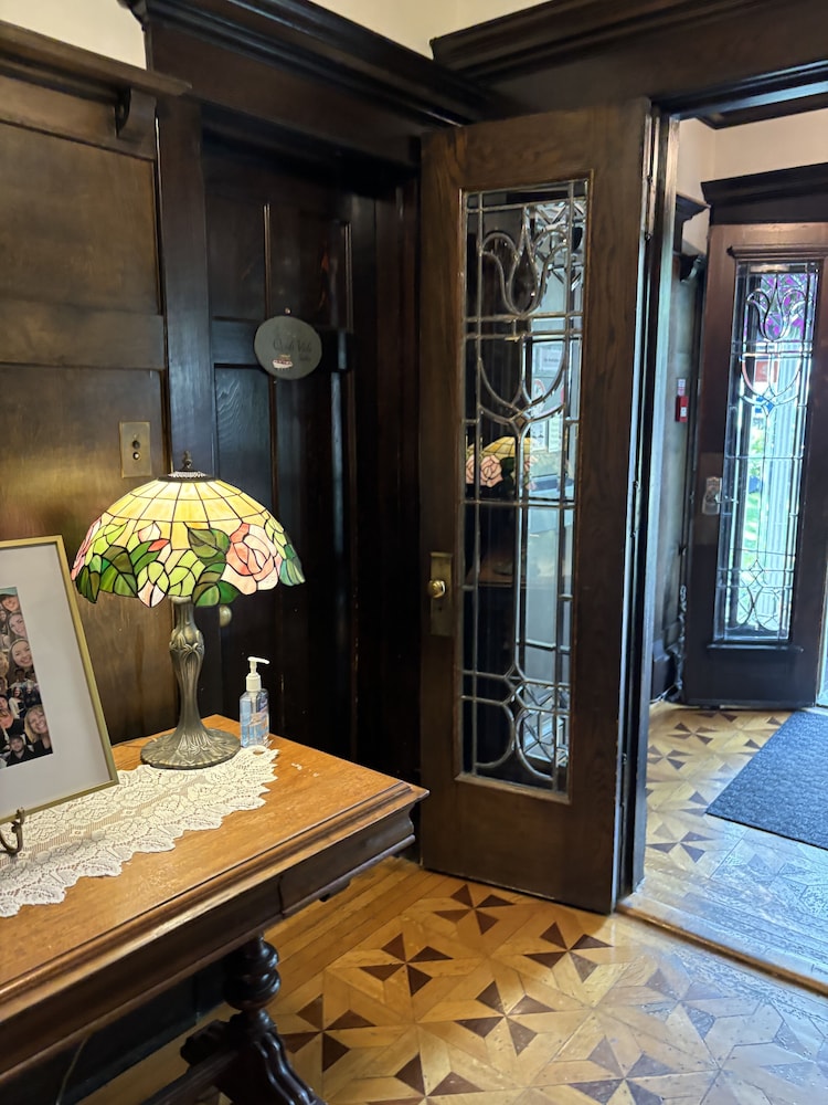 Leaside Manor By The Leaside Group 5/48